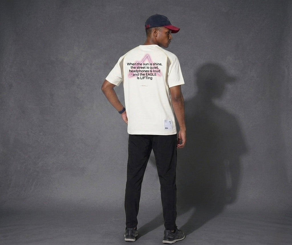 EAGLE IS LIFTING T-SHIRT